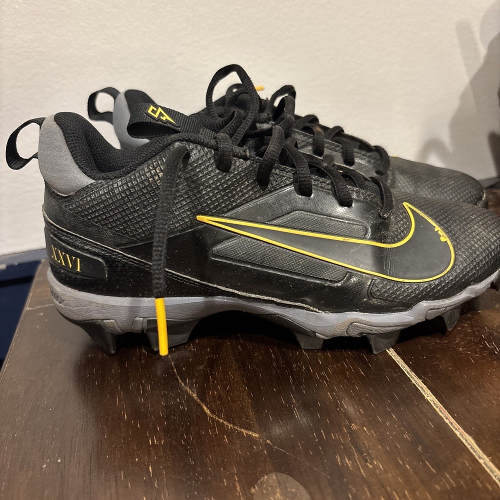 Nike Youth Size 1Y Saquon Pack Alpha Menace 4.5 Football Cleats Black HF4325-001